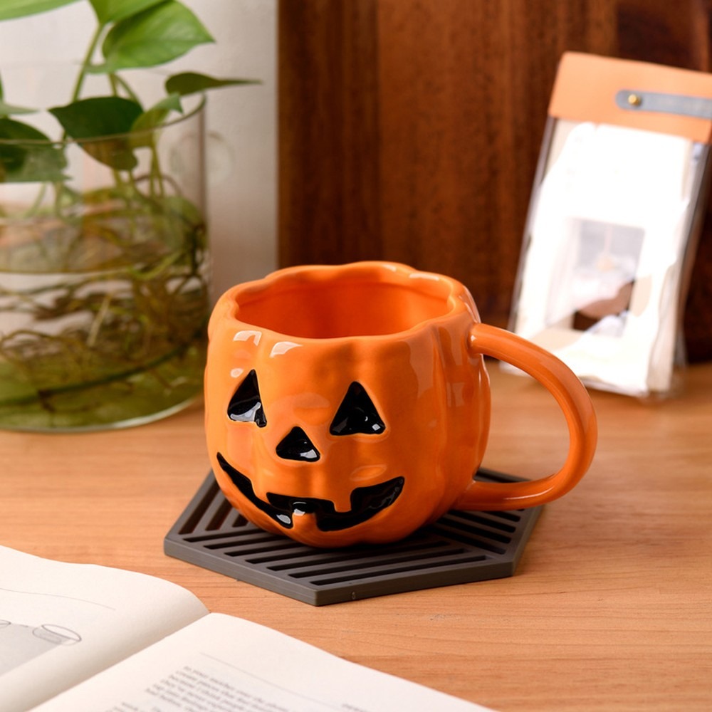 Coffee Tea Friends - Kubek ceramiczny na Halloween z dynią